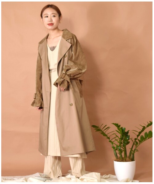 w closet(ダブルクローゼット)の「2素材切替トレンチコート(ジャケット/アウター・レディース・サンドベージュ/Dベージュ・FREE)」の4枚目の写真