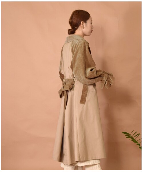 w closet(ダブルクローゼット)の「2素材切替トレンチコート(ジャケット/アウター・レディース・サンドベージュ/Dベージュ・FREE)」の11枚目の写真