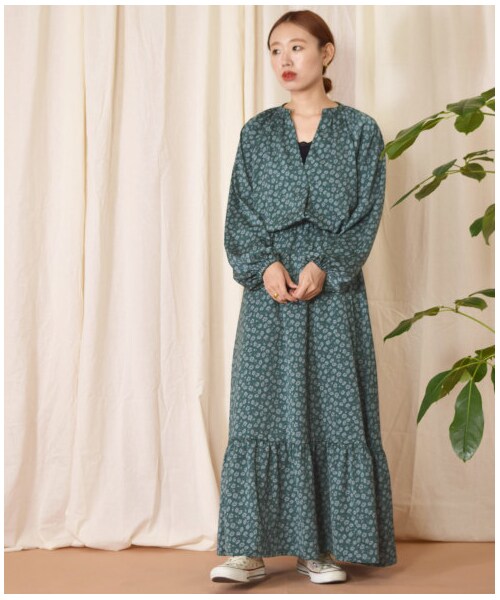 w closet(ダブルクローゼット)の「マットサテン花柄ティアードスカート(スカート・レディース・ブラウン/Dグリーン・FREE)」の17枚目の写真