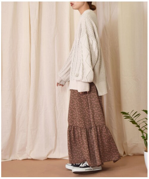 w closet(ダブルクローゼット)の「マットサテン花柄ティアードスカート(スカート・レディース・ブラウン/Dグリーン・FREE)」の12枚目の写真