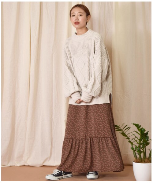 w closet(ダブルクローゼット)の「マットサテン花柄ティアードスカート(スカート・レディース・ブラウン/Dグリーン・FREE)」の9枚目の写真