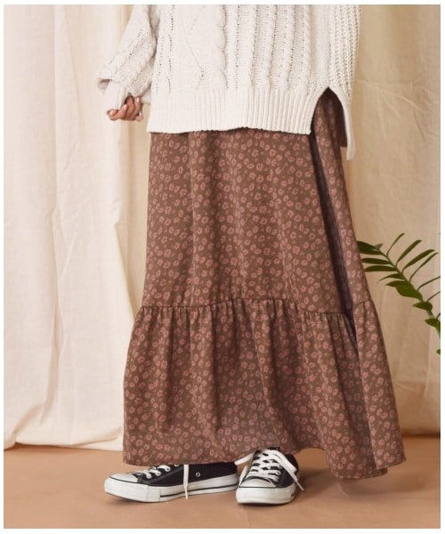 w closet(ダブルクローゼット)の「マットサテン花柄ティアードスカート(スカート・レディース・ブラウン/Dグリーン・FREE)」の3枚目の写真