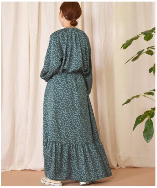 w closet(ダブルクローゼット)の「マットサテン花柄ティアードスカート(スカート・レディース・ブラウン/Dグリーン・FREE)」の20枚目の写真