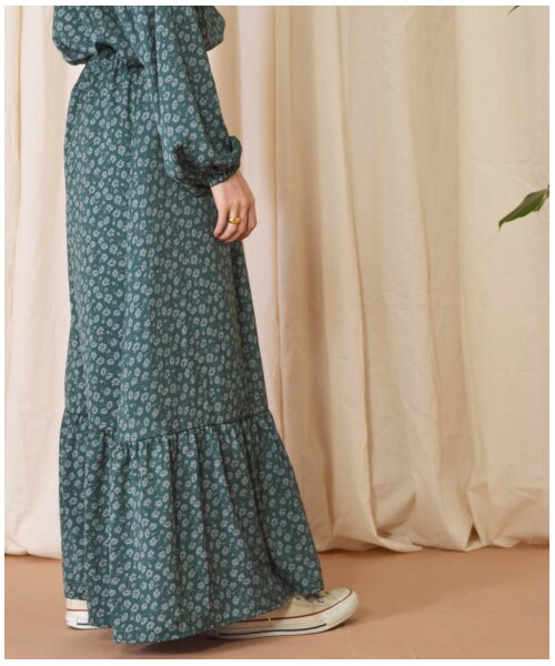 w closet(ダブルクローゼット)の「マットサテン花柄ティアードスカート(スカート・レディース・ブラウン/Dグリーン・FREE)」の22枚目の写真