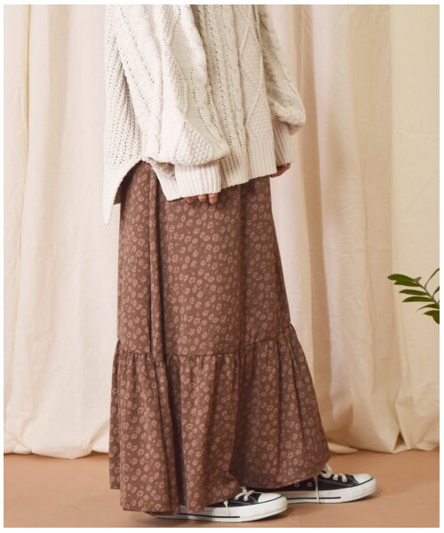 w closet(ダブルクローゼット)の「マットサテン花柄ティアードスカート(スカート・レディース・ブラウン/Dグリーン・FREE)」の10枚目の写真