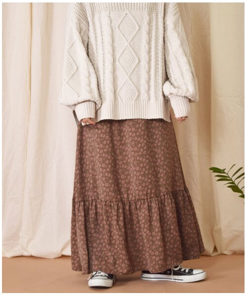w closet(ダブルクローゼット)の「マットサテン花柄ティアードスカート(スカート・レディース・ブラウン/Dグリーン・FREE)」の13枚目の写真
