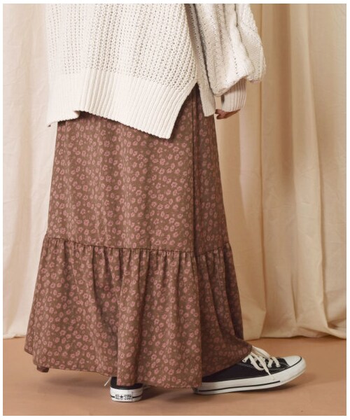 w closet(ダブルクローゼット)の「マットサテン花柄ティアードスカート(スカート・レディース・ブラウン/Dグリーン・FREE)」の11枚目の写真