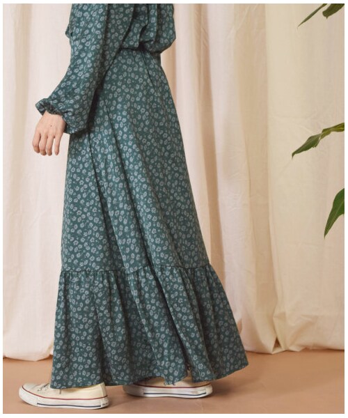 w closet(ダブルクローゼット)の「マットサテン花柄ティアードスカート(スカート・レディース・ブラウン/Dグリーン・FREE)」の18枚目の写真