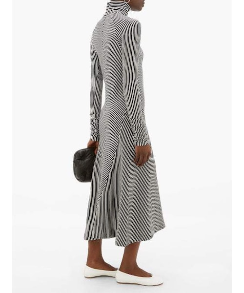 Maison Margiela（メゾンマルジェラ）の「Maison Margiela - Tabi Split Toe Leather Ballet Flats - Womens - White（シューズ・レディース・White・35 Eu/it/35.5 Eu/it/36 Eu/it/36.5 Eu/it/37 Eu/it/37.5 Eu/it/38 Eu/it/38.5 Eu/it/39 Eu/it/39.5 Eu/it/40 Eu/it/40.5 Eu/it/41 Eu/it）」の3枚目の写真