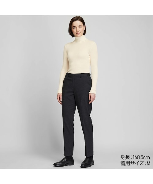 UNIQLO（ユニクロ）の「エクストラファインメリノリブタートルネックセーター（長袖）（ニット/セーター・レディース・PURPLE 77/DARK GREEN 59/BLACK 09/RED 16/BEIGE 31/YELLOW 47/GRAY 03/OFF WHITE 01/DARK GRAY 08/BLUE 66/NAVY 69/PINK 12・XXL/M/XL/XS/3XL/S/L）」の2枚目の写真