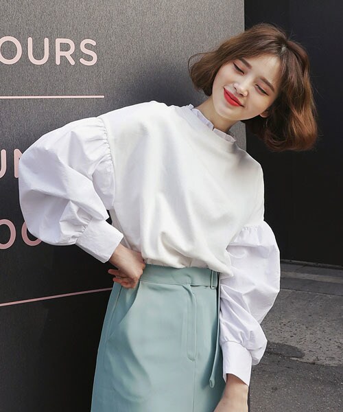 DHOLIC(ディーホリック)の「フリルネックコントラストスウェット(スウェット・レディース・ホワイト/ブラック/ピンク・FREE)」の1枚目の写真