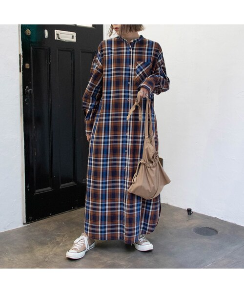 Sheson(シーズン)の「Sheson(シーズン)SelectスタンドカラーロングシャツOP(シャツワンピース・レディース・ベージュ/ブラック/グレー/その他・FREE)」の4枚目の写真