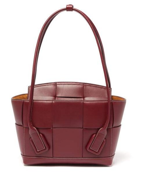 【7万新品】56-3XL【ボッテガヴェネタ】ゆったりとした穿き心地でストレスフリー◇ブランドシンボルのバタフライ刺繍入りデニムジーンズ ボッテガ・ヴェネタ」大人が買うべき秋小物5選。イントレチャートの