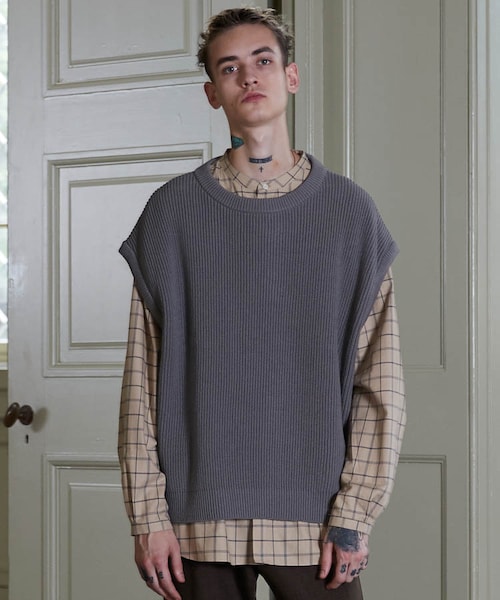 LIDNM（リドム）の「OVERSIZED AZE KNIT VEST/GRY（ベスト・メンズ・グレー系・MEDIUM/LARGE）」の2枚目の写真