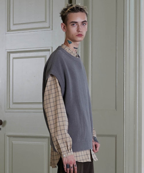 LIDNM（リドム）の「OVERSIZED AZE KNIT VEST/GRY（ベスト・メンズ・グレー系・MEDIUM/LARGE）」の5枚目の写真