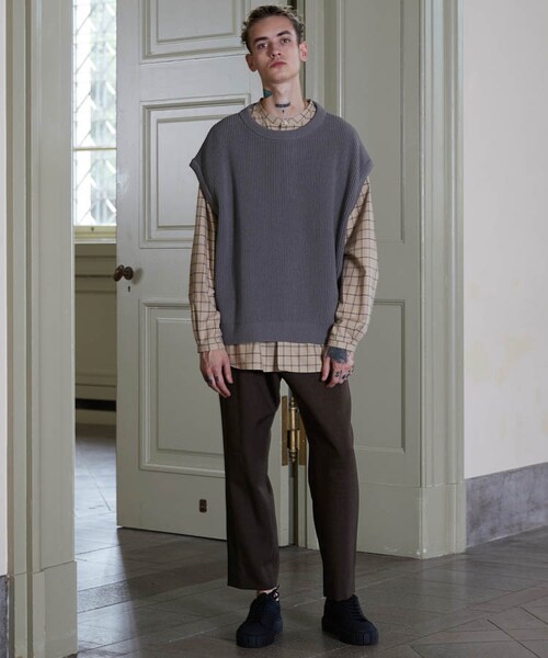 LIDNM（リドム）の「OVERSIZED AZE KNIT VEST/GRY（ベスト・メンズ・グレー系・MEDIUM/LARGE）」の6枚目の写真