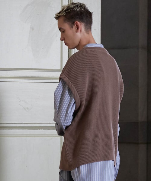 LIDNM（リドム）の「OVERSIZED AZE KNIT VEST/BWN（ベスト・メンズ・ベージュ系・MEDIUM/LARGE）」の2枚目の写真