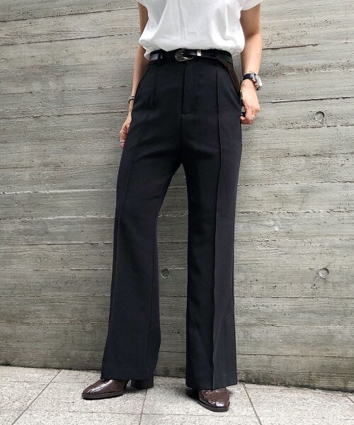 PAGEBOY(ページボーイ)の「ストレッチピンタックフレアパンツ(パンツ・レディース・ブラック/グレー/ダークブラウン・S, M)」の1枚目の写真