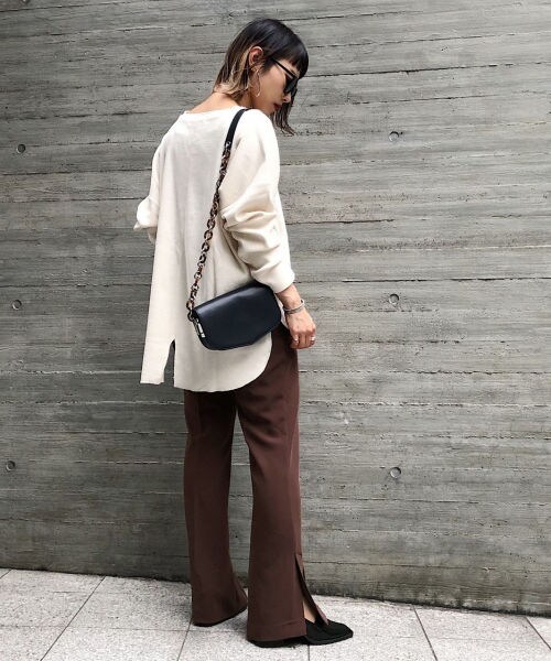 PAGEBOY(ページボーイ)の「ストレッチピンタックフレアパンツ(パンツ・レディース・ブラック/グレー/ダークブラウン・S, M)」の11枚目の写真