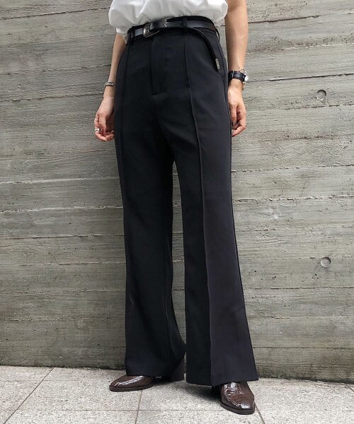 PAGEBOY(ページボーイ)の「ストレッチピンタックフレアパンツ(パンツ・レディース・ブラック/グレー/ダークブラウン・S, M)」の4枚目の写真