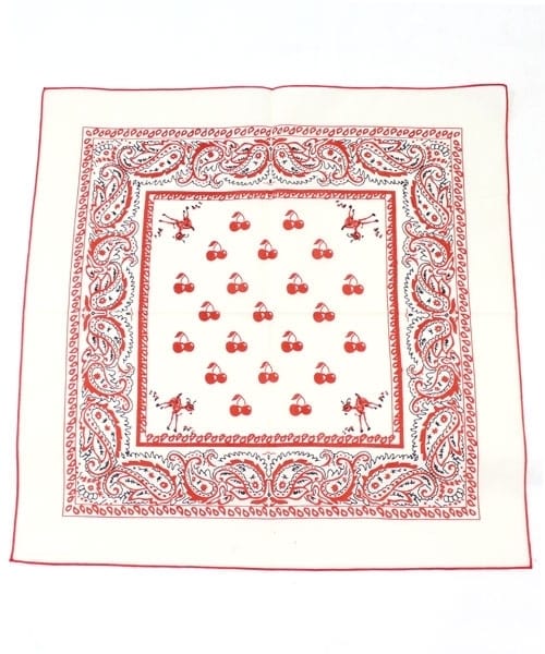 RNA(アールエヌエー)の「チェリー柄バンダナ(その他・レディース・ブラックベース/ホワイトベース/ブルーベース・F)」の2枚目の写真