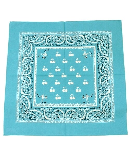 RNA(アールエヌエー)の「チェリー柄バンダナ(その他・レディース・ブラックベース/ホワイトベース/ブルーベース・F)」の3枚目の写真