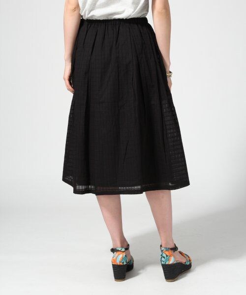 GLOBAL WORK（グローバルワーク）の「ドビーチェックフレアスカート（スカート・レディース・ホワイト05/ブラック09/ネイビー88・Ｍ/Ｌ）」の8枚目の写真