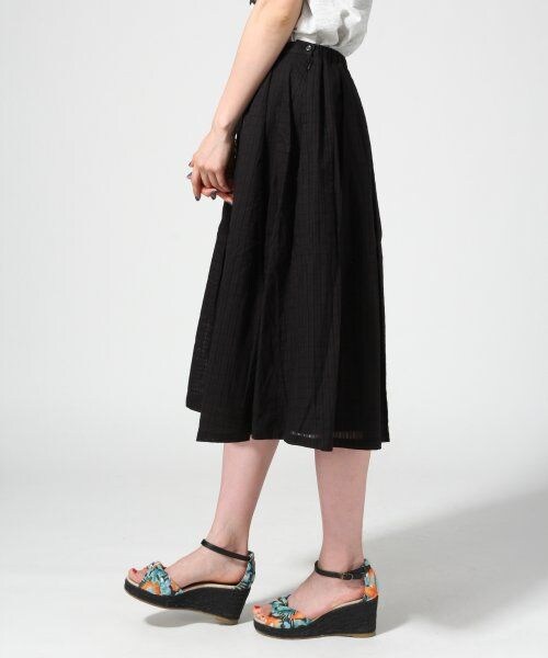 GLOBAL WORK（グローバルワーク）の「ドビーチェックフレアスカート（スカート・レディース・ホワイト05/ブラック09/ネイビー88・Ｍ/Ｌ）」の7枚目の写真