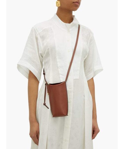 LOEWE（ロエベ）の「Loewe - Gate Mini Leather Cross Body Bag - Womens - Brown（ショルダーバッグ・レディース・Brown・One Size）」の2枚目の写真