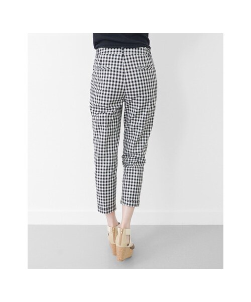 URBAN RESEARCH（アーバンリサーチ）の「ギンガムタックテーパードパンツ（パンツ・レディース・BLK×WHT・36/38）」の8枚目の写真
