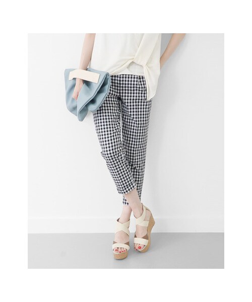 URBAN RESEARCH（アーバンリサーチ）の「ギンガムタックテーパードパンツ（パンツ・レディース・BLK×WHT・36/38）」の3枚目の写真