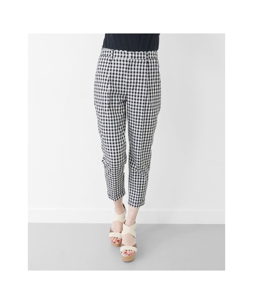 URBAN RESEARCH（アーバンリサーチ）の「ギンガムタックテーパードパンツ（パンツ・レディース・BLK×WHT・36/38）」の6枚目の写真