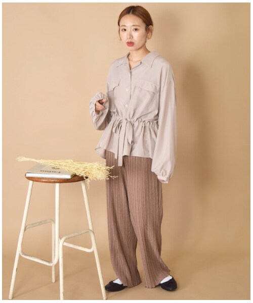 w closet(ダブルクローゼット)の「スパンブロードウエストドロストシャツ(トップス・レディース・モカ/グレージュ/グレーピンク・FREE)」の11枚目の写真
