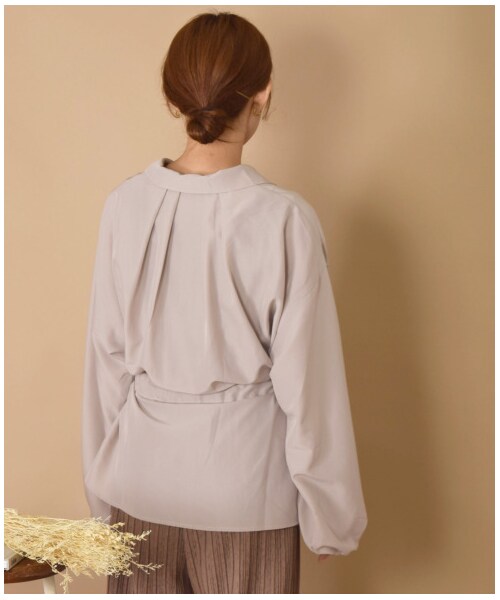 w closet(ダブルクローゼット)の「スパンブロードウエストドロストシャツ(トップス・レディース・モカ/グレージュ/グレーピンク・FREE)」の13枚目の写真