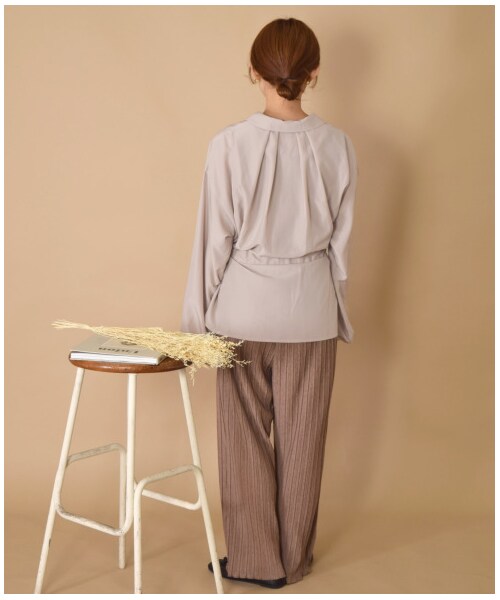 w closet(ダブルクローゼット)の「スパンブロードウエストドロストシャツ(トップス・レディース・モカ/グレージュ/グレーピンク・FREE)」の14枚目の写真
