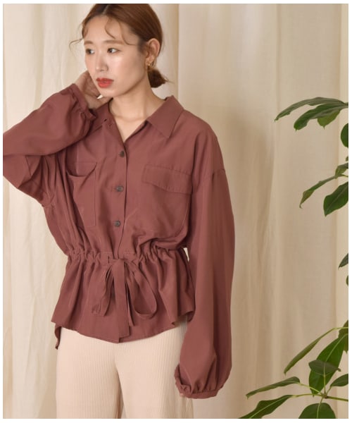 w closet(ダブルクローゼット)の「スパンブロードウエストドロストシャツ(トップス・レディース・モカ/グレージュ/グレーピンク・FREE)」の4枚目の写真