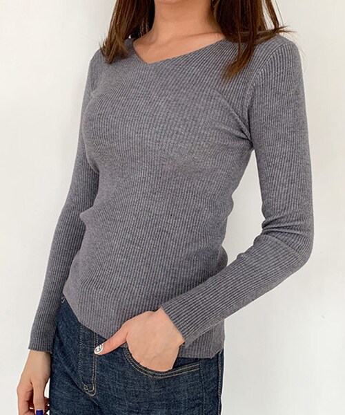 DHOLIC（ディーホリック）の「Vネックスリムリブニット（ニット/セーター・レディース・ベージュ/グレー/レッド/ブラック/ホワイト・FREE）」の4枚目の写真