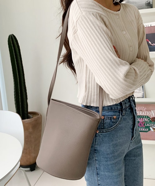 DHOLIC(ディーホリック)の「2WAYシリンダーバッグ(ショルダーバッグ・レディース・グレー/ブラック/ベージュ/レッド/その他・FREE)」の1枚目の写真