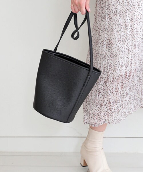 DHOLIC(ディーホリック)の「2WAYシリンダーバッグ(ショルダーバッグ・レディース・グレー/ブラック/ベージュ/レッド/その他・FREE)」の2枚目の写真