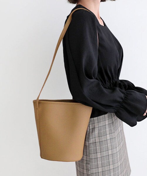 DHOLIC(ディーホリック)の「2WAYシリンダーバッグ(ショルダーバッグ・レディース・グレー/ブラック/ベージュ/レッド/その他・FREE)」の3枚目の写真