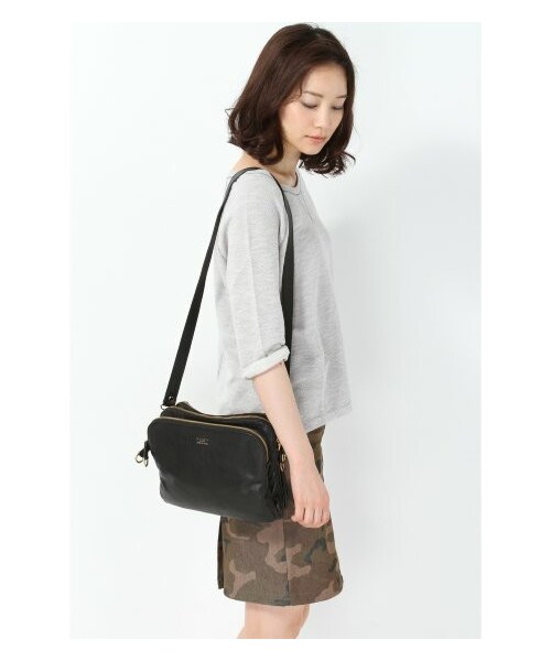 Guia's ショルダーバッグ GUIA`S(グイアス)の「guias 3 ZIP Guia's ショルダーバッグ GUIA`S(グイアス)の「guias 3 ZIP