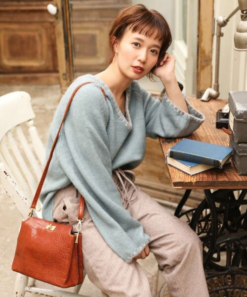 Crisp（クリスプ）の「ハンドステッチベルトニット（ニット/セーター・レディース・ブルー/アイボリー・FREE）」の4枚目の写真