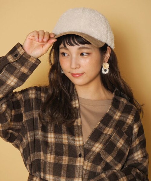 Crisp（クリスプ）の「ボアコンビキャップ（キャップ・レディース・ブラウン/アイボリー・FREE）」の2枚目の写真