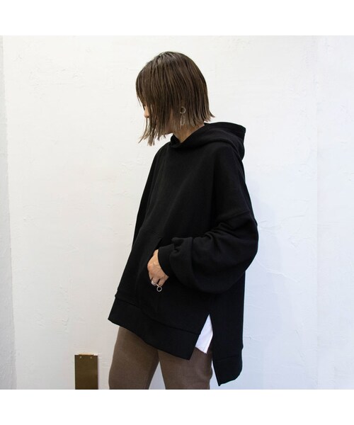Sheson(シーズン)の「Sheson(シーズン)サイドスリットスウェットフーディ(スウェット・レディース・ベージュ/ブラウン/ブラック・FREE)」の2枚目の写真