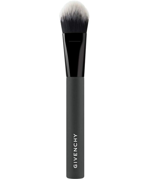 Givenchy（ジバンシイ）の「Givenchy Foundation Brush（メイクブラシ）」 WEAR