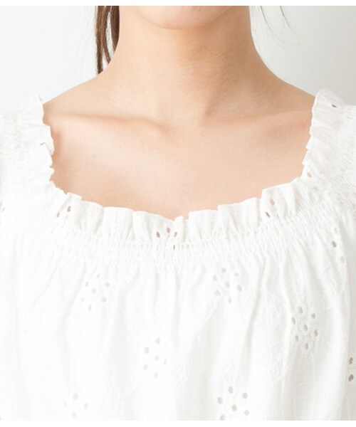 VIS（ビス）の「コットン刺繍シャーリングブラウス（トップス・レディース・ホワイト/ネイビー/ブルー・M）」の7枚目の写真