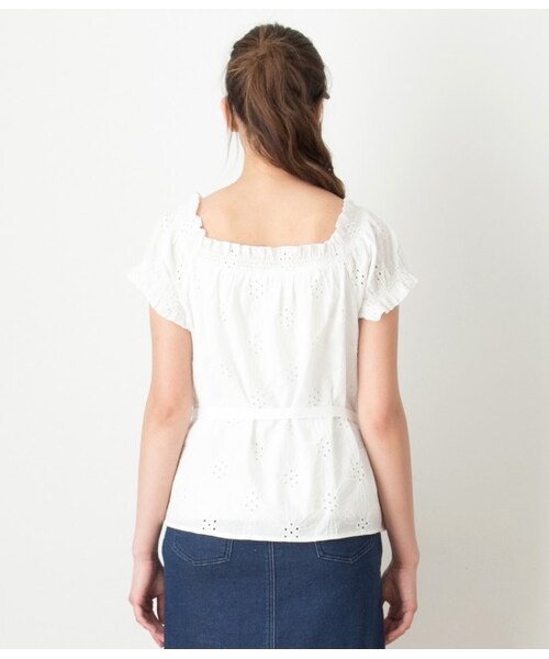 VIS（ビス）の「コットン刺繍シャーリングブラウス（トップス・レディース・ホワイト/ネイビー/ブルー・M）」の6枚目の写真