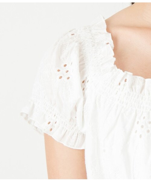 VIS（ビス）の「コットン刺繍シャーリングブラウス（トップス・レディース・ホワイト/ネイビー/ブルー・M）」の8枚目の写真