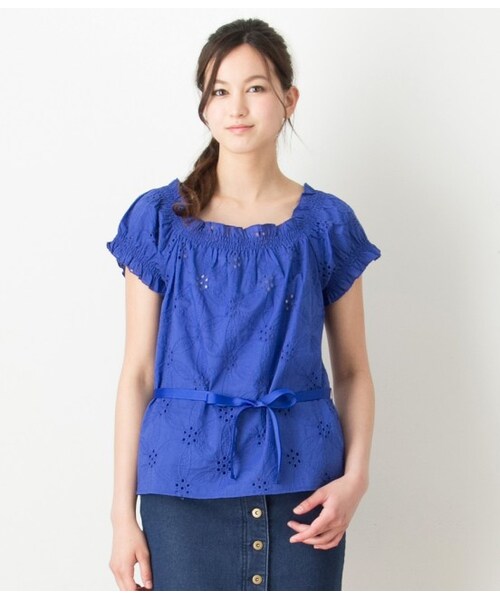 VIS（ビス）の「コットン刺繍シャーリングブラウス（トップス・レディース・ホワイト/ネイビー/ブルー・M）」の3枚目の写真