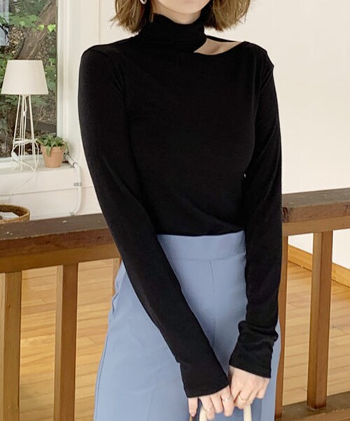 DHOLIC（ディーホリック）の「カットタートルネックTシャツ（Tシャツ/カットソー・レディース・ホワイト/ブラック/グリーン/レッド・FREE）」の2枚目の写真